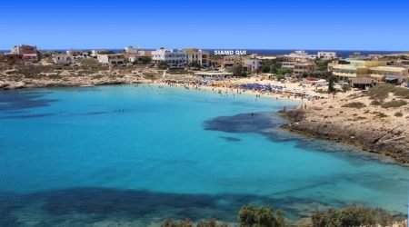 L'Hotel Mir Mar si trova a pochi passi dalla Spiaggia della Guitgia a Lampedusa